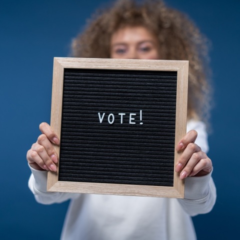 Women CANdidates: Η πρωτοβουλία που βοηθά ουσιαστικά τις γυναίκες να σπάσουν την «γυάλινη οροφή» της πολιτικής