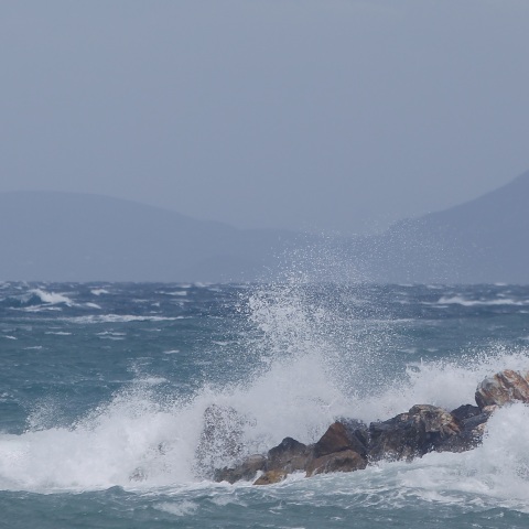 Προβλήματα στα ακτοπλοϊκά δρομολόγια σε Πειραιά, Ραφήνα και Λαύριο λόγω ισχυρών ανέμων