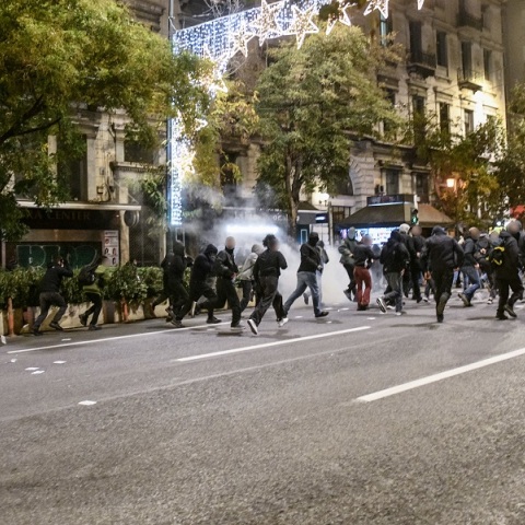 Ένταση στο κέντρο της Αθήνας στην πορεία για τον 16χρονο Ρομά