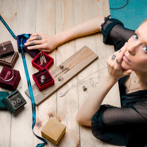 Το “Luxury Exchange” είναι ανταλλακτήριο που άνοιξε το Ebay στη Νέα Υόρκη όπου οι αγοραστές μπορούν να ανταλλάσσουν κοσμήματα, τσάντες και ρολόγια από διάφορες μάρκες πολυτελείας.