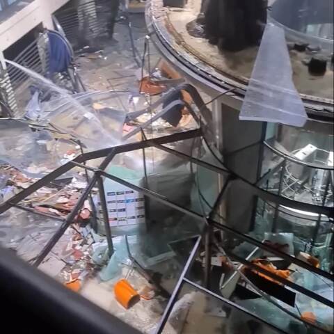 Γερμανία: Έκρηξη στο μεγαλύτερο κυλινδρικό ενυδρείο του κόσμου – Δύο τραυματίες