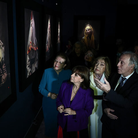 Η Κατερίνα Σακελλαροπούλου εγκαινίασε την έκθεση «Ένδυμα Ψυχής»