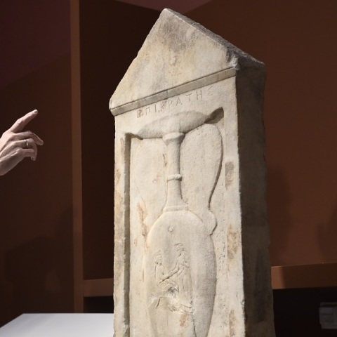 ΠΑΡΟΥΣΙΑΣΗ ΕΠΑΝΑΠΑΤΡΙΣΘΕΙΣΗΣ ΕΠΙΤΥΜΒΙΑΣ ΣΤΗΛΗΣ ΑΠΟ ΤΟ ΗΝΩΜΕΝΟ ΒΑΣΙΛΕΙΟ 