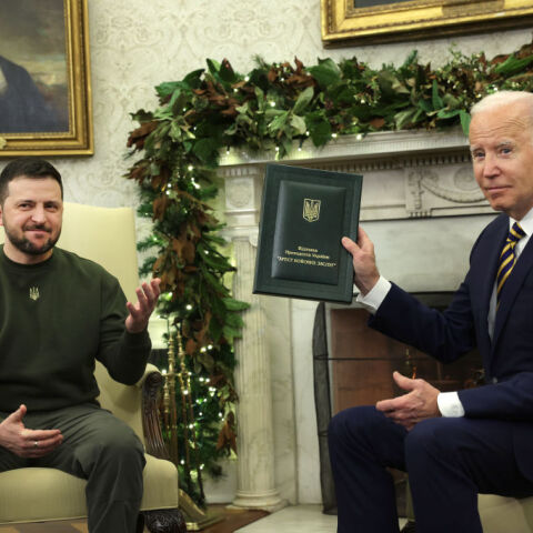 O Tζο Μπάιντεν με τον Βολόντιμιρ Ζελένσκι