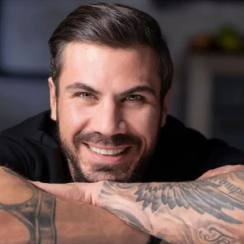 Άκης Πετρετζίκης