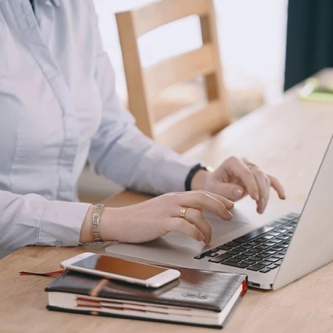 «Πάω μπροστά»: Πρόγραμμα κατάρτισης εργαζομένων με επίδομα 400 ευρώ