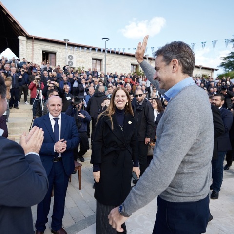 Μητσοτάκης: Συγκινημένος που είμαι ο πρώτος Έλληνας πρωθυπουργός που επισκέπτεται τη Χειμάρρα