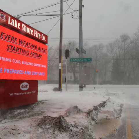 ΗΠΑ: Σχεδόν 4.000 πτήσεις ακυρώθηκαν σήμερα καθώς η χιονοθύελλα διαταράσσει τις μετακινήσεις εν μέσω Χριστουγέννων	