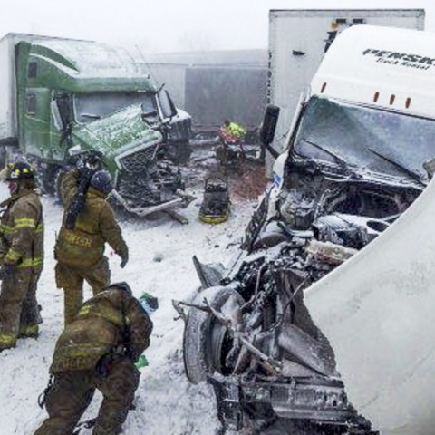 ΗΠΑ - Πολικό ψύχος: Εκατομμύρια άνθρωποι χωρίς ρεύμα - Φόβοι για εκατοντάδες εγκλωβισμένους
