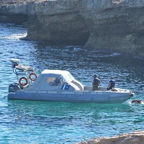 Σε εξέλιξη έρευνες για κρατούμενο που έπεσε στη θάλασσα από πλοίο