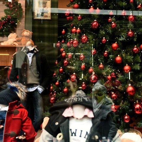 Ανοιχτά σήμερα, Παραμονή Χριστουγέννων, τα καταστήματα