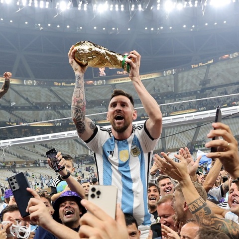 Μουντιάλ 2022: Αργεντινός σε παροξυσμό έκανε τατουάζ «Μέσι» στο μέτωπο