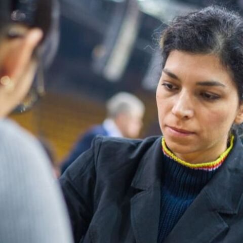 Ιρανή σκακίστρια διαγωνίστηκε χωρίς χιτζάμπ σε Παγκόσμιο Πρωτάθλημα, λένε καθεστωτικά ΜΜΕ