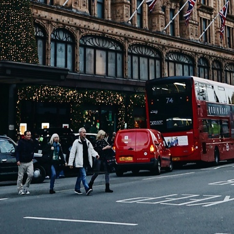 Πρωτοχρονιά 2023: Οι περισσότεροι Βρετανοί θα μείνουν σπίτι