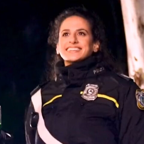 Η αστυνομικός που συμμετέχει στο πρωτοχρονιάτικο βίντεο της Αστυνομίας και του Υπουργείου Προστασίας του Πολίτη