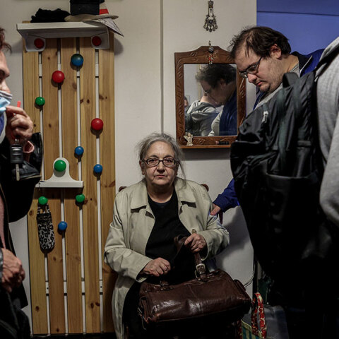 Η Ιωάννα Κολοβού στο σπίτι της που βγήκε σε πλειστηριασμό