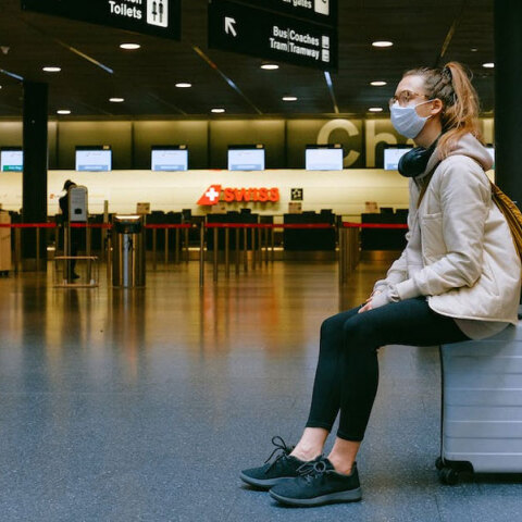 Επανέρχονται τα μέτρα για τον κορωνοϊό σε αεροδρόμια της Ευρώπης, καθώς η εξάρση Covid στην Κίνα προκαλεί συναγερμό