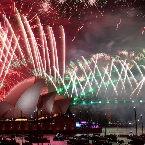 Βεγγαλικά και πυροτεχνήματα στο Σίδνεϊ της Αυστραλίας για την Πρωτοχρονιά 2023