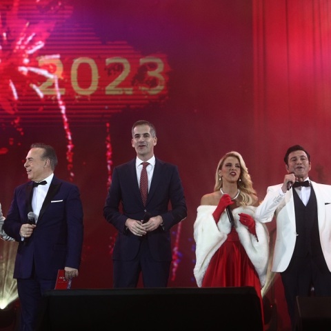 ΥΠΟΔΟΧΗ ΤΟΥ ΝΕΟΥ ΕΤΟΥΣ ΣΤΗ ΠΛΑΤΕΙΑ ΣΥΝΤΑΓΜΑΤΟΣ