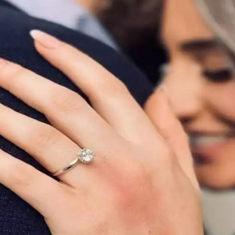 Η Άννα Κορακάκη είπε το «ναι» στην πρόταση γάμου του συντρόφου της