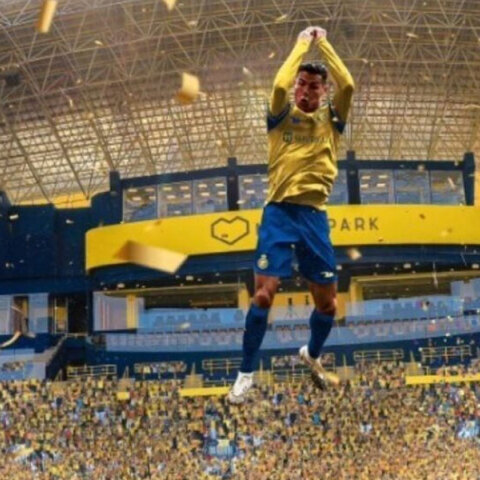 Ο Κριστιάνο Ρονάλντο με τη φανέλα της Αλ Νασρ