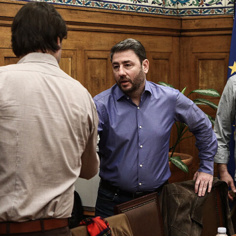 Ο Νίκος Ανδρουλάκης συνομίλησε με ηθοποιούς και καλλιτέχνες στον απόηχο των αντιδράσεων που προκάλεσε το Προεδρικό Διάταγμα για τα πτυχία