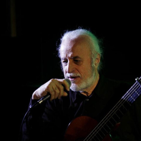 Ο Νότης Μαυρουδής έγραψε ορισμένα από τα διασημότερα ελληνικά τραγούδια