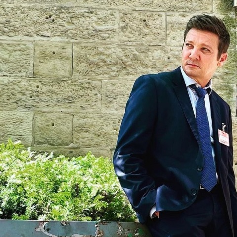 Τζέρεμι Ρένερ: Πρώτη φωτογραφία μέσα από το νοσοκομείο