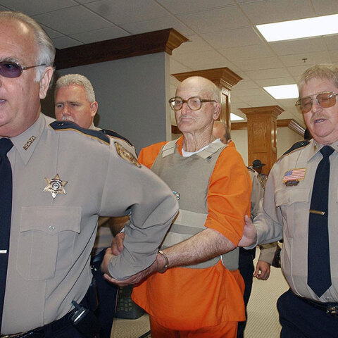 O ρατσιστής Edgar Ray Killen οδηγείται σε δίκη για τις δολοφονίες τριών ακτιβιστών από την Κου Κλουξ Κλαν