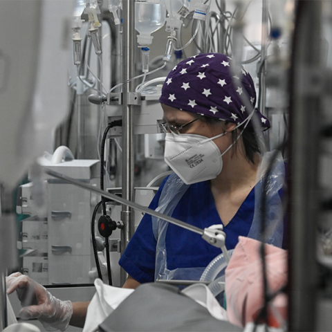 Νοσοκόμα σε ΜΕΘ