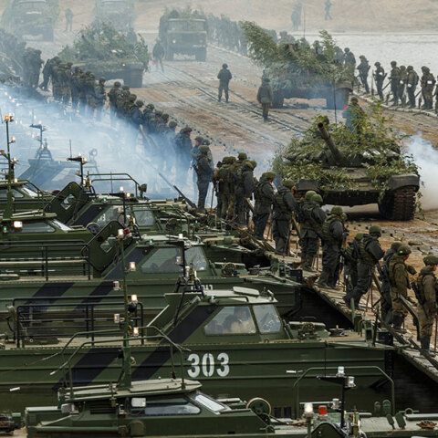 Ρωσικά και λευκορωσικά στρατεύματα εκπαιδεύονται μαζί κοντά στα σύνορα με την Ουκρανία