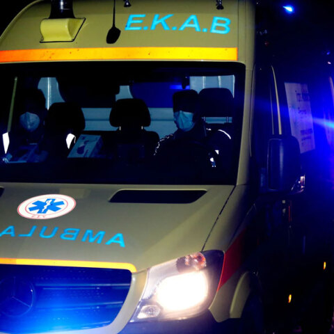 Ασθενοφόρο του ΕΚΑΒ σπεύδει σε τροχαίο (ΦΩΤΟ ΑΡΧΕΙΟΥ)