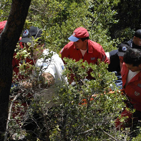 Διασώστες της ΕΜΑΚ σε επιχείρηση ανάσυρσης σε φαράγγι