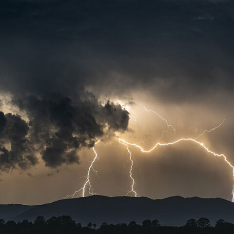Κακοκαιρία προ των πυλών, με τον καιρό να αλλάζει από αύριο Δευτέρα (9/1), σύμφωνα με την ΕΜΥ