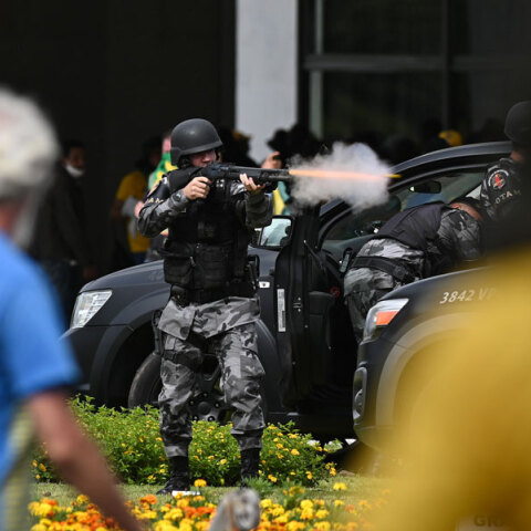 Αστυνομικός στη Βραζιλία ανοίγει πυρ κατά οπαδών του Ζαΐχ Μπολσονάρου κατά την εισβολή στο Κογκρέσο