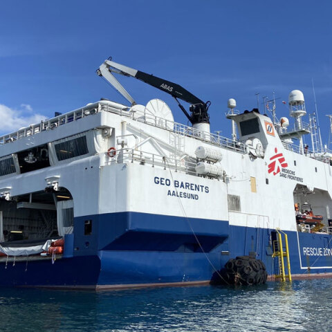 Το πλοίο Geo Barrents της ΜΚΟ «Γιατροί Χωρίς Σύνορα»