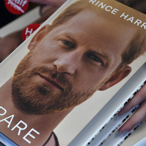 Στα βιβλιοπωλεία η αυτοβιογραφία του πρίγκιπα Χάρι