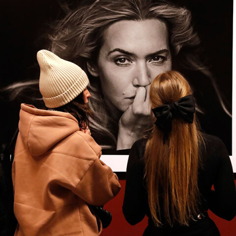 Πορτρέτο της Κέιτ Γουίνσλετ σε φωτογραφική έκθεση της Pirelli