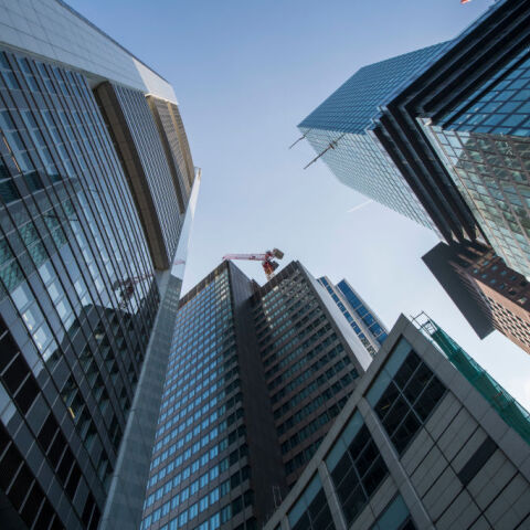 Τα μπαρ της Φρανκφούρτης στοχεύουν ψηλά