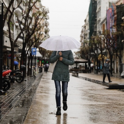 Καιρός αύριο: Βροχερός με σποραδικές καταιγίδες