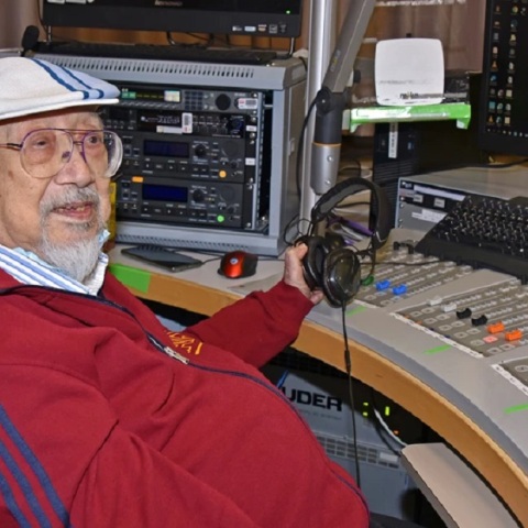 Έκανε 51 χρόνια ραδιοφωνική εκπομπή – Ο 96χρονος DJ αποχαιρέτησε τους ακροατές του