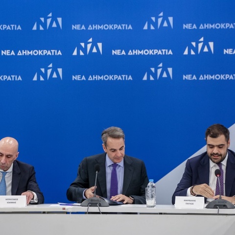ΚΟΙΝΗ ΣΥΝΕΔΡΙΑΣΗ ΤΗΣ ΕΚΤΕΛΕΣΤΙΚΗΣ ΓΡΑΜΜΑΤΕΙΑΣ ΚΑΙ ΤΟΥ ΔΙΑΓΡΑΜΜΑΤΕΙΑΚΟΥ ΟΡΓΑΝΟΥ ΤΗΣ ΝΕΑΣ ΔΗΜΟΚΡΑΤΙΑΣ ΥΠΟ ΤΟΝ ΠΡΩΘΥΠΟΥΡΓΟ ΚΥΡΙΑΚΟ ΜΗΤΣΟΤΑΚΗ (ΒΑΣΙΛΗΣ ΡΕΜΠΑΠΗΣ/EUROKINISSI)
