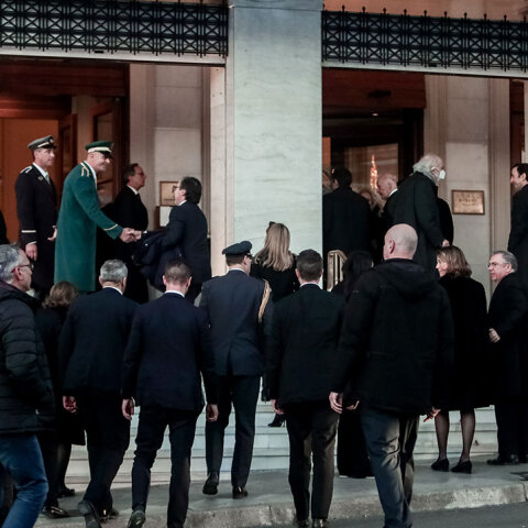 Στο ξενοδοχείο «Μεγάλη Βρεταννία» το επίσημο δείπνο από την οικογένεια του τέως βασιλιά Κωνσταντίνου μετά την κηδεία