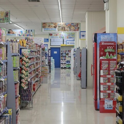 Διάδρομος με τρόφιμα σε σούπερ μάρκετ