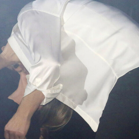 Ο Σάκης Ρουβάς φιλά την Κάτια Ζυγούλη στο μαγαζί που τραγουδά