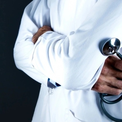 «Ψευτογιατρός»: Ποινική δίωξη για ανθρωποκτονία με δόλο