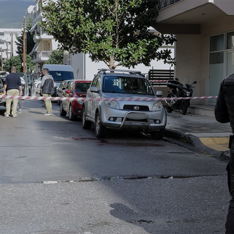 Αστυνομικές δυνάμεις στον τόπο όπου άγνωστοι έστησαν ενέδρα θανάτου σε έναν 47χρονο στην Καλαμάτα