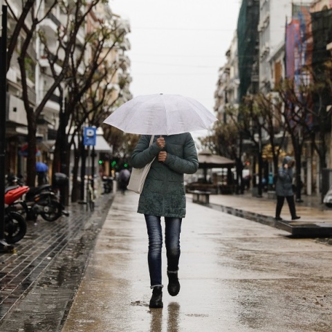 Ο καιρός αύριο: Βροχές και καταιγίδες - Ανεβαίνει ξανά η θερμοκρασία