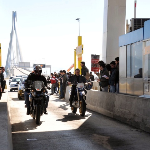 Βουλή: Γ. Καραγιάννης: Μειώνεται το κόστος διέλευσης από τη Γέφυρα Χ. Τρικούπης – Στα 232 ευρώ το “e-pass”