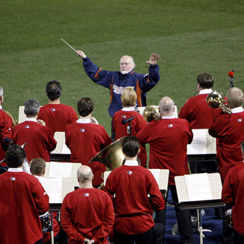 Ο Οσκαρικός συνθέτης μουσικής John Williams διευθύνει ορχήστρα στις ΗΠΑ